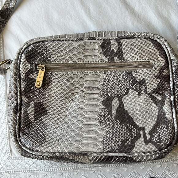 ADA ( Australian) leather crossbody bag - Picture 2 of 16